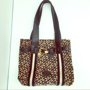 🛍10 for $20. Tommy Hilfiger Vintage Bag